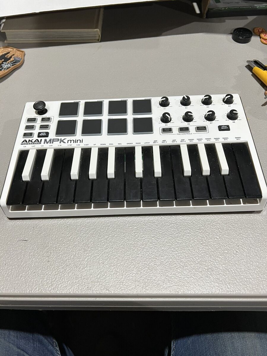 Akai MPK Mini MKII MK3 White 25-Key USB MIDI Keyboard Akai MPK Mini MKII MK3 White 25-Key USB MIDI Keyboard