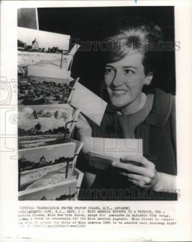 1963 Pressefoto Miss New York State Barbara Gloede Shopping, New Jersey - Bild 1 von 2