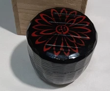 Ikkan Ori-Neri Ōnatsume Black Lacquer Chrysanthemum Design Tea Caddy