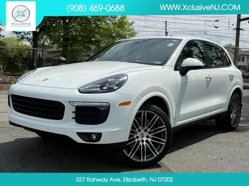 2017 Porsche Cayenne Base Image 1 of 4