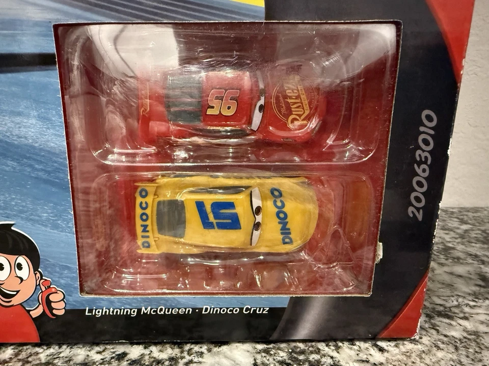 Carrera 1. First Cars 3 RACE TRACK rojo LIGHTNING MCQUEEN y amarillo DINOCO - NUEVO Foto 4 de 4