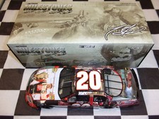 Tony Stewart 20 Milestones/2x NASCAR Champion 2005 Action 1:24 scale 111685