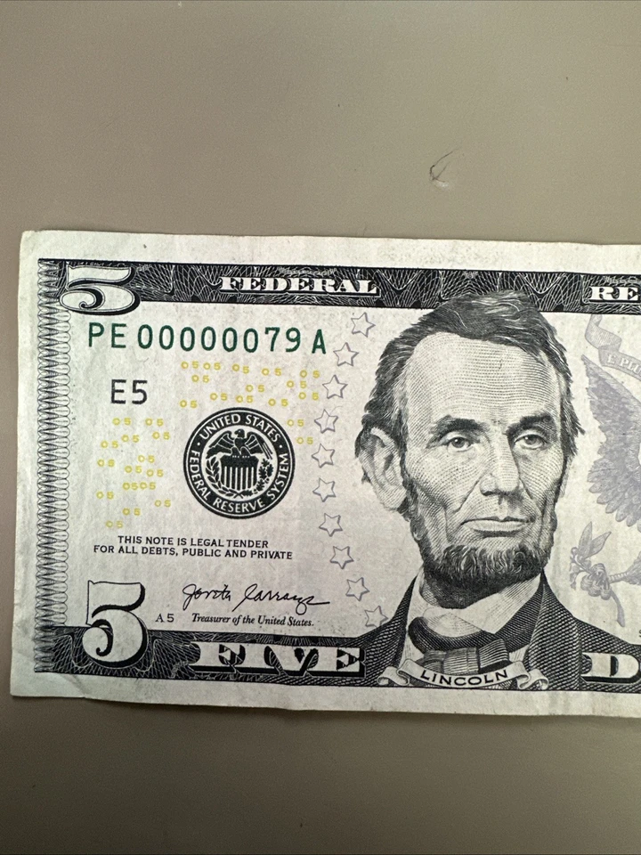 Billete de 5 dólares muy raro serie baja doble dígito 79 Foto 3 de 4