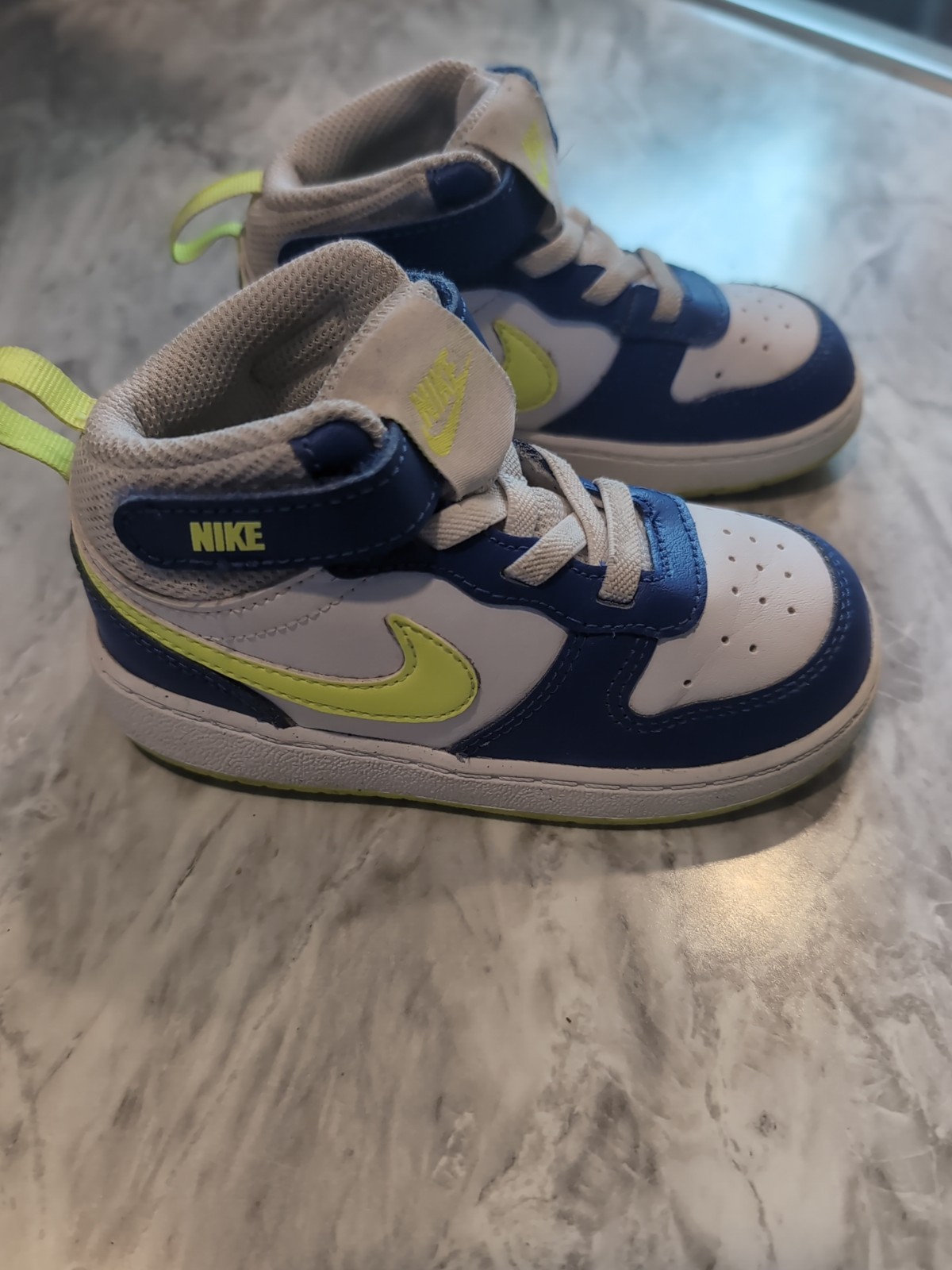 Nike Kids Court Borough Mid 2 Size 8c