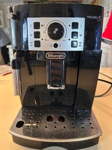 De'Longhi Magnifica S ECAM 21.116.B Kaffeevollautomat - Schwarz