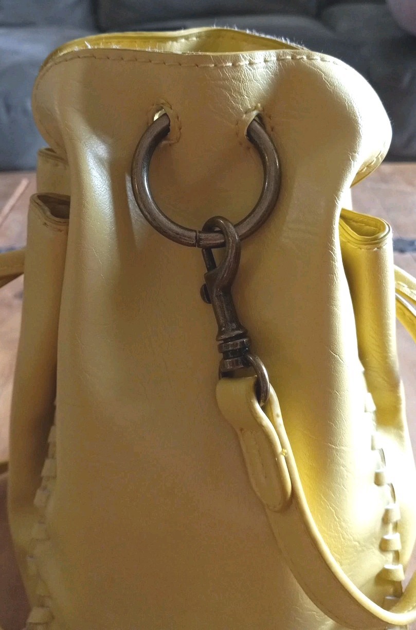 ⚡️Universal Thread Drawstring Crossbody Bag - Yel… - image 2