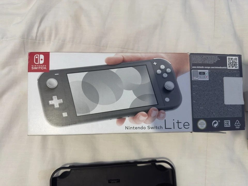 Nintendo Switch Lite, foto 2 di 5