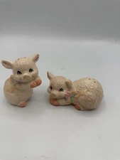Snuggling pigs with flowers and Bows salt and pepper shakers