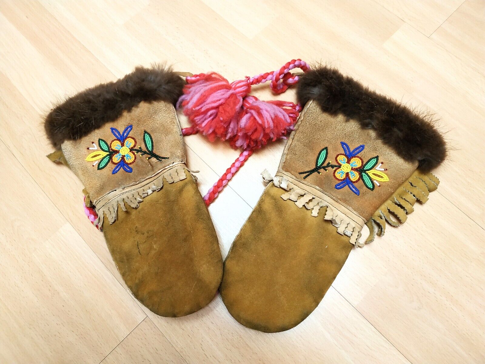 Vintage, Handmade, Canadian Cree, Leather, Beaded Mitten,Gloves