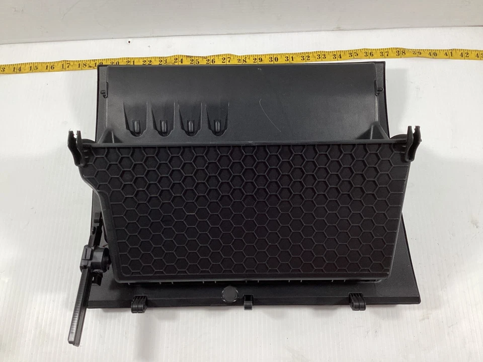 Оригинальный перчаточный ящик для хранения на правую приборную панель для Volkswagen Golf GTI 2017–2019 годов выпуска. - Изображение 4 из 4