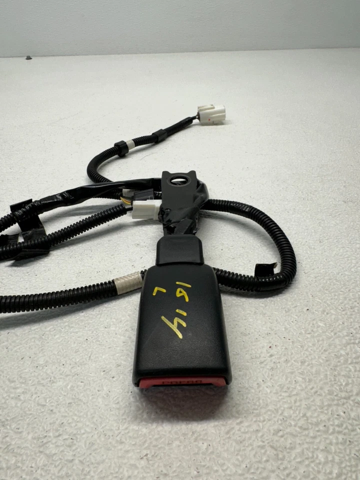 Lexus Es350 2007-2012 hebilla de cinturón de seguridad delantero izquierdo 7323033600 OEM 221614 Foto 2 de 4