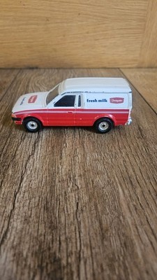 Corgi 496/20 Ford Escort Van 55 MK3 - Unigate Fresh Milk