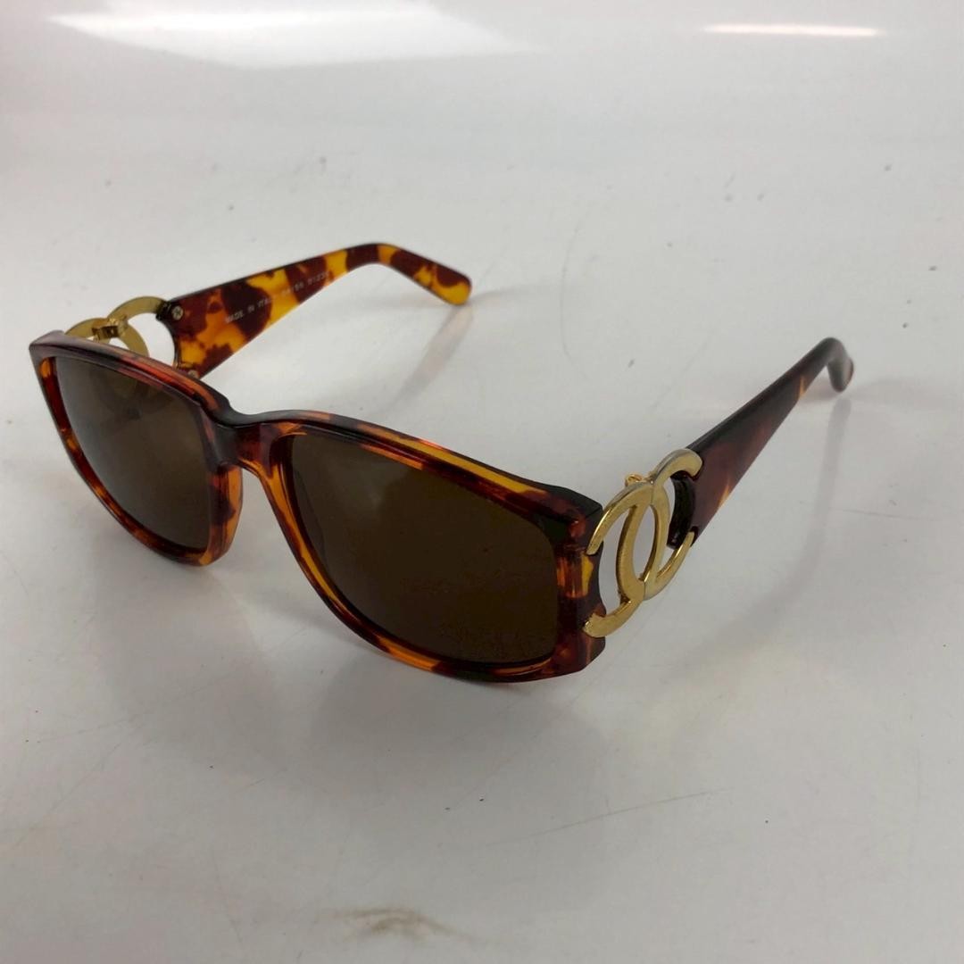 CHANEL Tortoiseshell Brown Sunglasses with COCO Mark for Women-image
