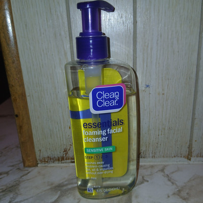 Clean And Clear Essentials Foaming Facial Cleanser Original Formula