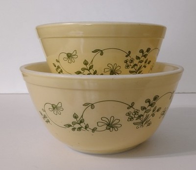 VINTAGE Nesting PYREX Set of 2 Shenandoah Yellow Green Flowers 401 402  