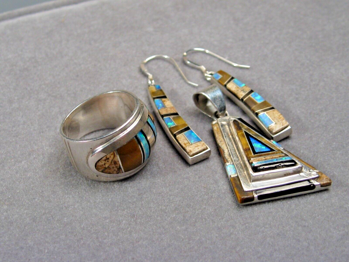 アクセサリー Navajo L James stamp ring silver Navajo Sterling Silver Natural Red Coral Ring Artist L. James