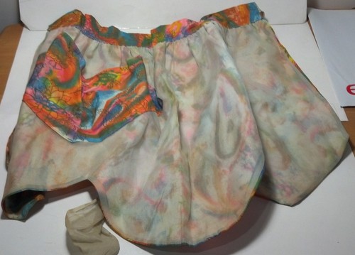 Vintage reversable Apron w/ pocket on one side. - Picture 2 of 3