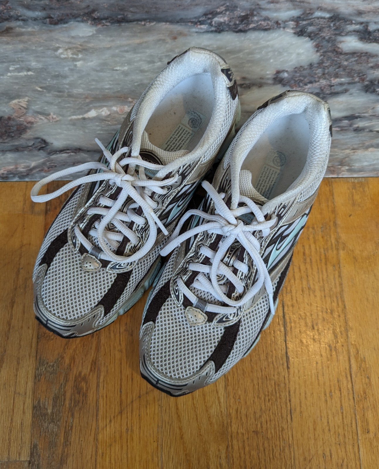 Brooks Glycerin 8 Womens Tennis Shoes Size 9 Gem