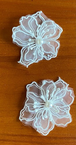 Pair of lace applique motif flower with pearl patch sewing bridal wedding - Picture 2 of 6