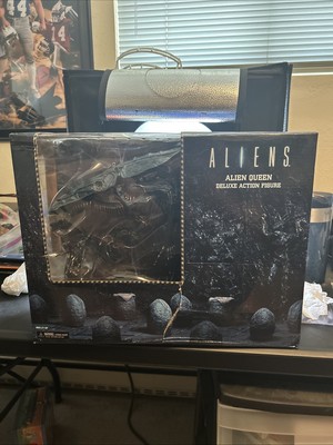 Aliens Ultra Deluxe Xenomorph Alien Queen Action Figure 