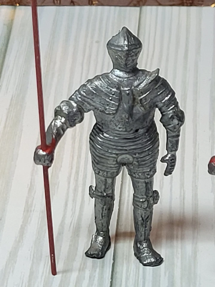 Lote De Colección 2 Caballeros Británicos En Armadura Miniatura Metal Juguete Soldados De Colección Foto 3 de 4