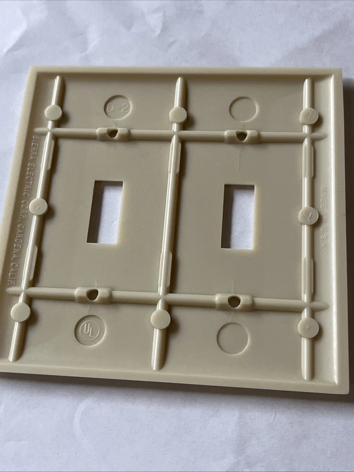 Cubierta de interruptor de 2 velocidades de baquelita acanalada marfil eléctrico Sierra de colección con tornillos Foto 2 de 2