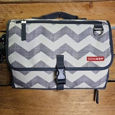 Skip Hop Pronto Portable Diaper Changing Pad Diaper & Wipes Tote Clutch Chevron