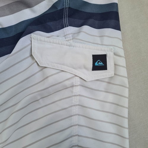 Quiksilver Mens Board Shorts Size 30 Lightweight Stretch Swim Trunk Surf Beach - Picture 16 of 22