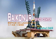 1:200/144 Scale Russian Soyuz Carry Rocket Launcher Launch Pad Painted Model Toy