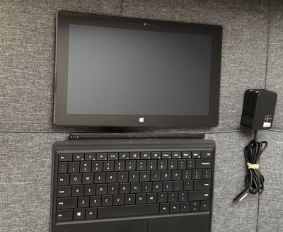 Microsoft Surface RT Model 1516 32GB Bundled with Black Microsoft Keyboard 1535