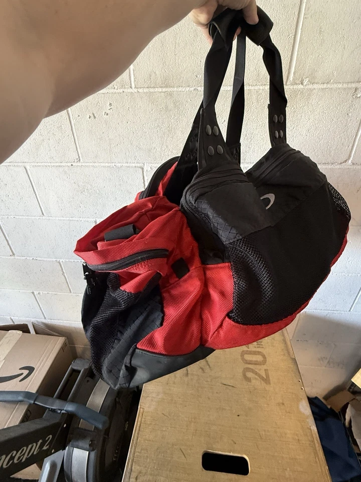 Bolsa de viagem Oakley Icon 2.0 vermelha RARA - Imagem 2 de 4