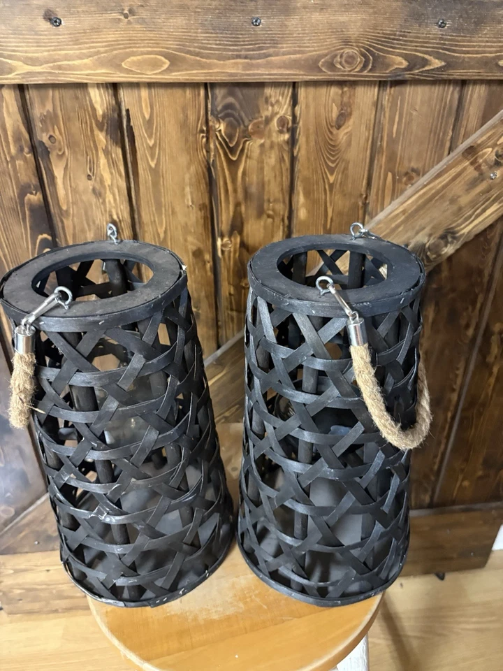 Juego de 2 linternas portavelas tejidas de bambú rústico negro 12 con asas de cuerda Foto 4 de 4