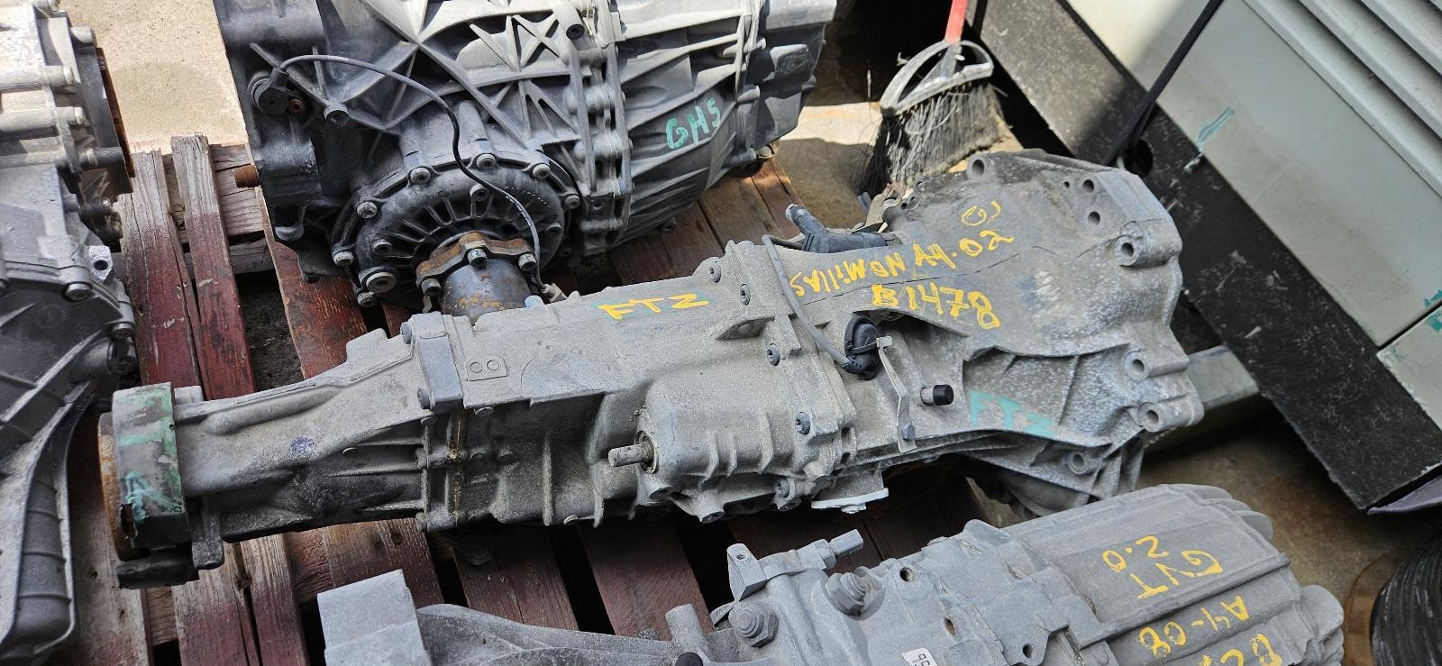 AUDI A4 5-speed manual gearbox Code FTZ 01A300047L 129K Miles