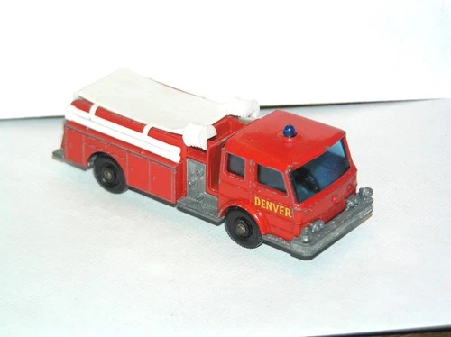Vintage Matchbox Lesney #29 Fire Pumper Truck **PINK LIGHT SPECIAL**
