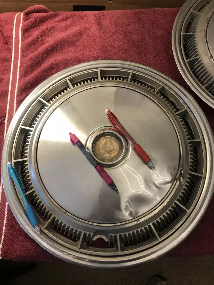 (2) Cubierta de rueda tapacubos OEM 1977-81 Dodge Diplomat 77-79 Chrysler Lebaron 15" Foto 2 de 4