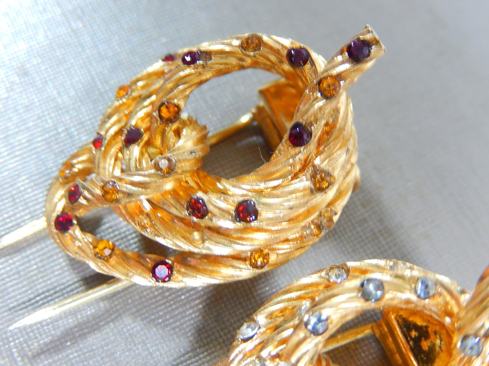 VINTAGE DEPOSE ROGER JEAN-PIERRE FRENCH RHINESTONE PAIR KNOT FUR PINS CLIPS