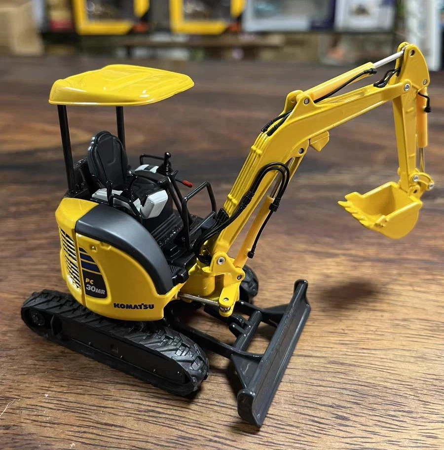 KOMATSU PC18MR ミニチュアモデル 1/32 KOMATSU PC18MR ミニチュアモデル 1/32 KOMATSU PC18MR ミニチュア