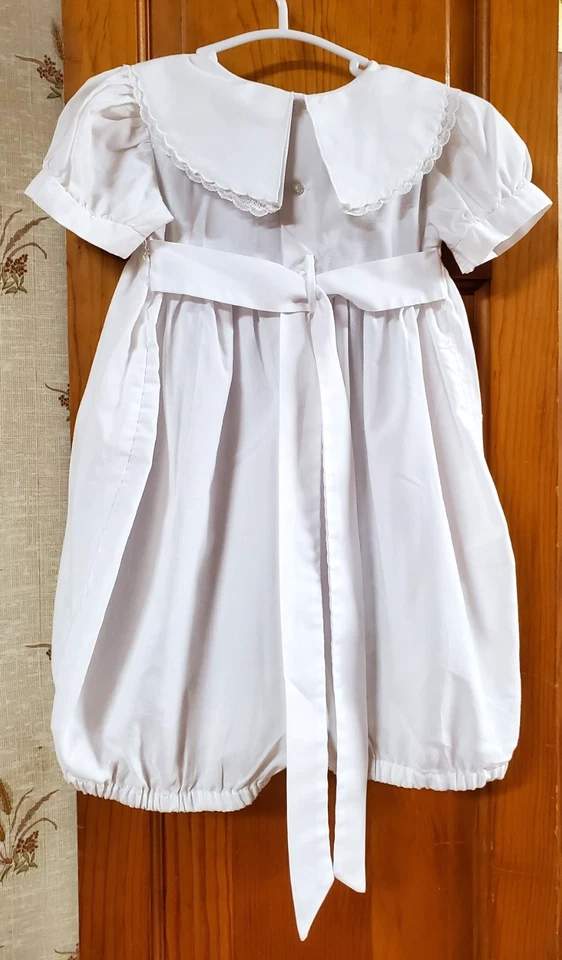 Mameluco bordado calado 24M de colección Carriage Boutiques de Fried Knit Creations Foto 2 de 4