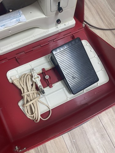 Bernina Record 831 (similiar To 830) HEAVY DUTY Sewing Machine TESTED Works #4 - Picture 9 of 11
