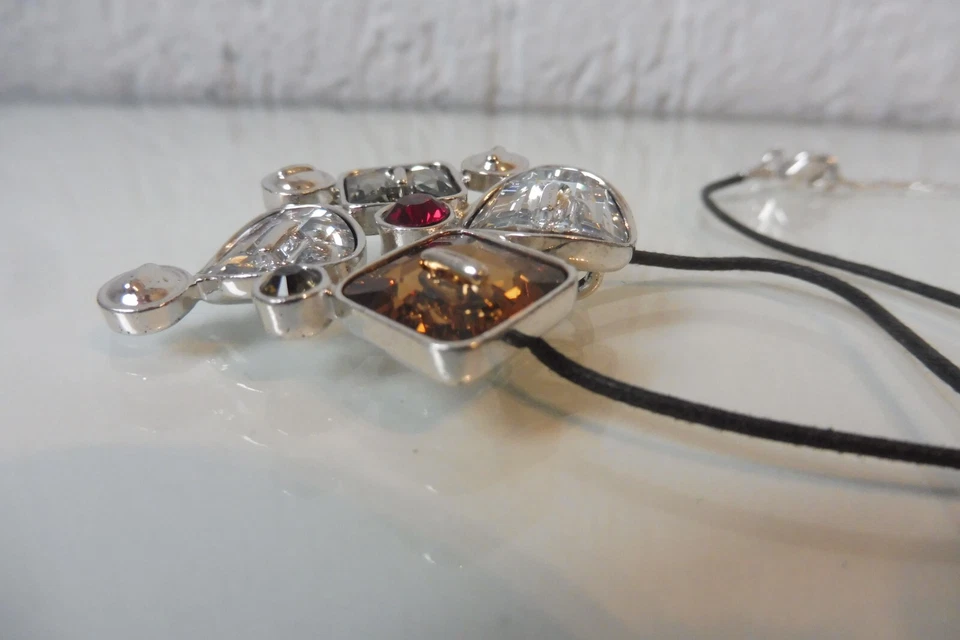 Collana Swarovski Con Bellissimo Ciondolo - Immagine 3 di 4