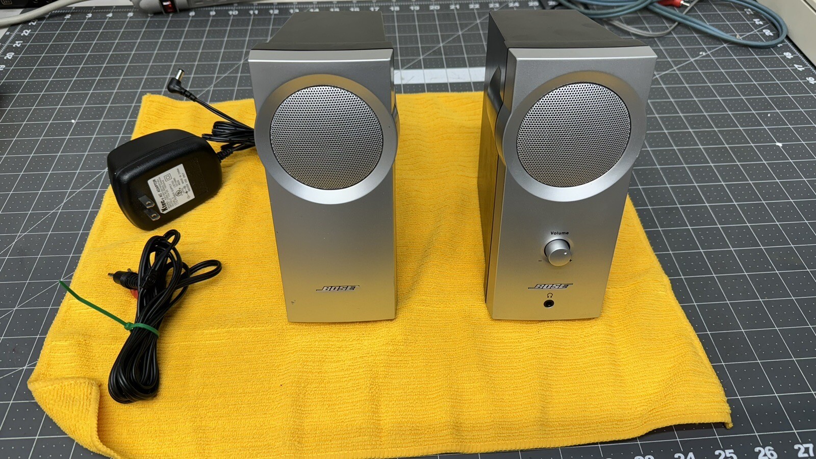 Bose Companion Silver Black Multimedia Computer Speakers Work