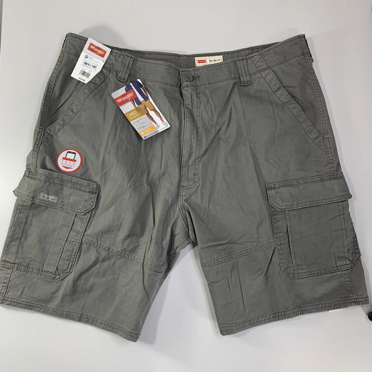Wrangler relaxed fit cargo shorts hotsell tech pocket
