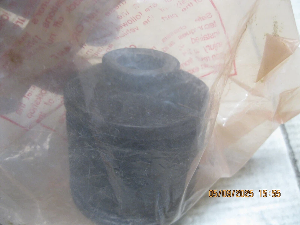 Suspension Control Arm Bushing McQuay-Norris FB917 - Image 3 of 4