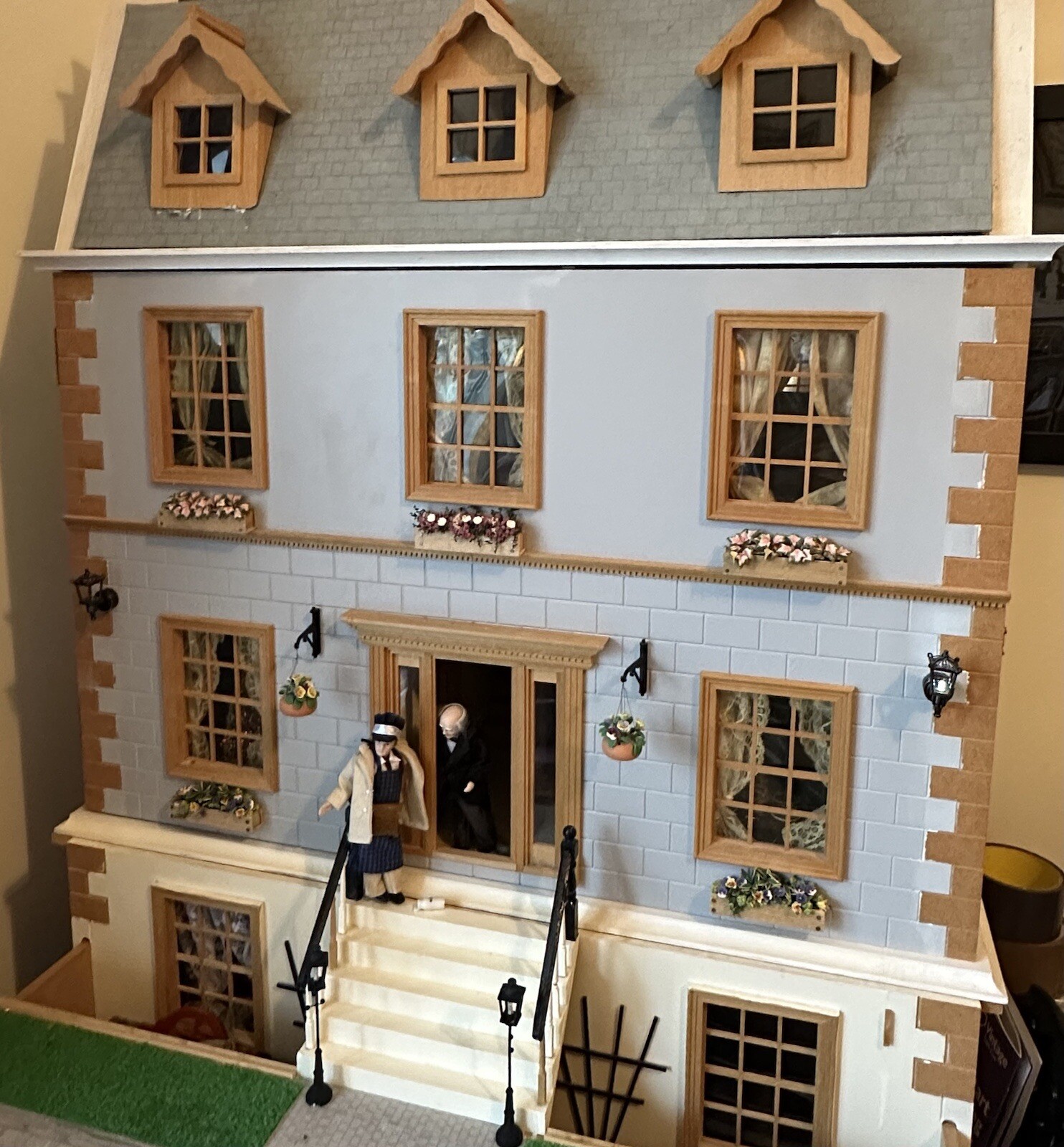 DOLLS HOUSE EMPORIUM MANOR HOUSE WITH BASEMENT, ROAD, SECRET GARDEN