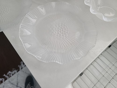 Juego de 8 platos de ensalada y cuencos de sopa esmerilados de loto con volantes Mikasa - Imagen 8 de 8