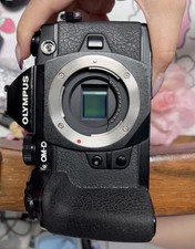Olympus OM-D E-M1 Mirrorless Digital Camera with 16MP 3-Inch LCD Body Only Black