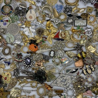 Collection Lot 200 BROOCH Pins Rhinestone Enamel Brooches 6 LBS Costume Jewelry