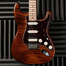 Stratocaster Fender Rarities Series Flame Maple Top con cuello de palisandro
