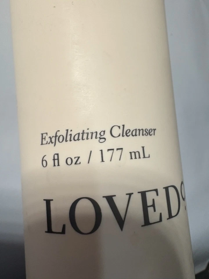 Limpiador exfoliante Loved01 6 oz sellado Foto 3 de 4