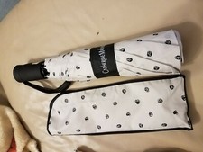 NWOT CATHERINE MALANDRINO UMBRELLA BLACK AND TAUPE WITH AUTO OPEN WITH CASE